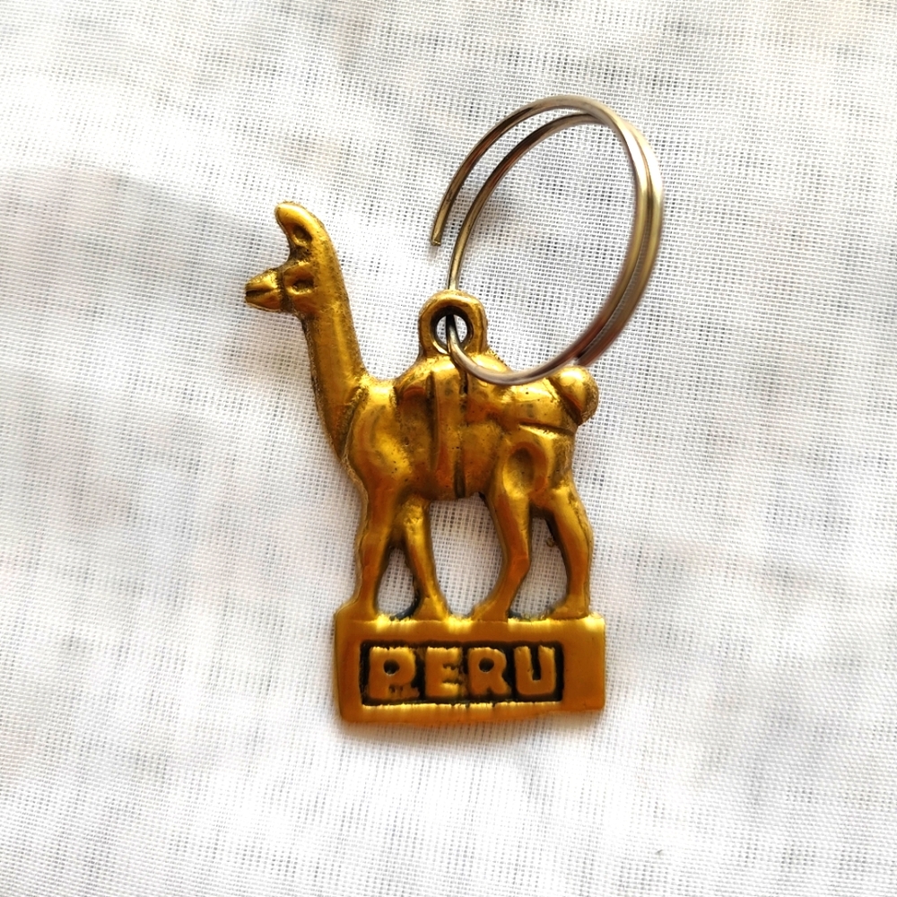 4/$50⭐️Vintage 1960's souvenir of Peru goldtone Alpaca with the word Peru